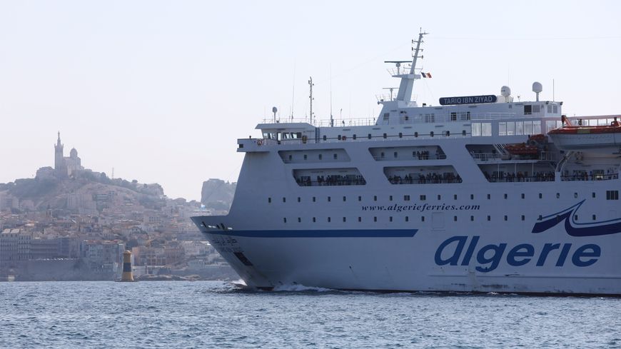 Ferry Alger Marseille en partance du port de Marseille